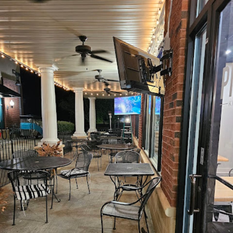 Outdoor Seating and Sports Watching 🍺🏈